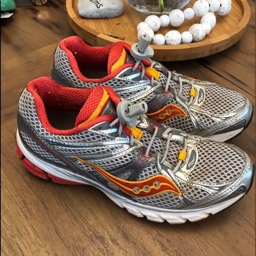 Women’s Sauconys sz8.5